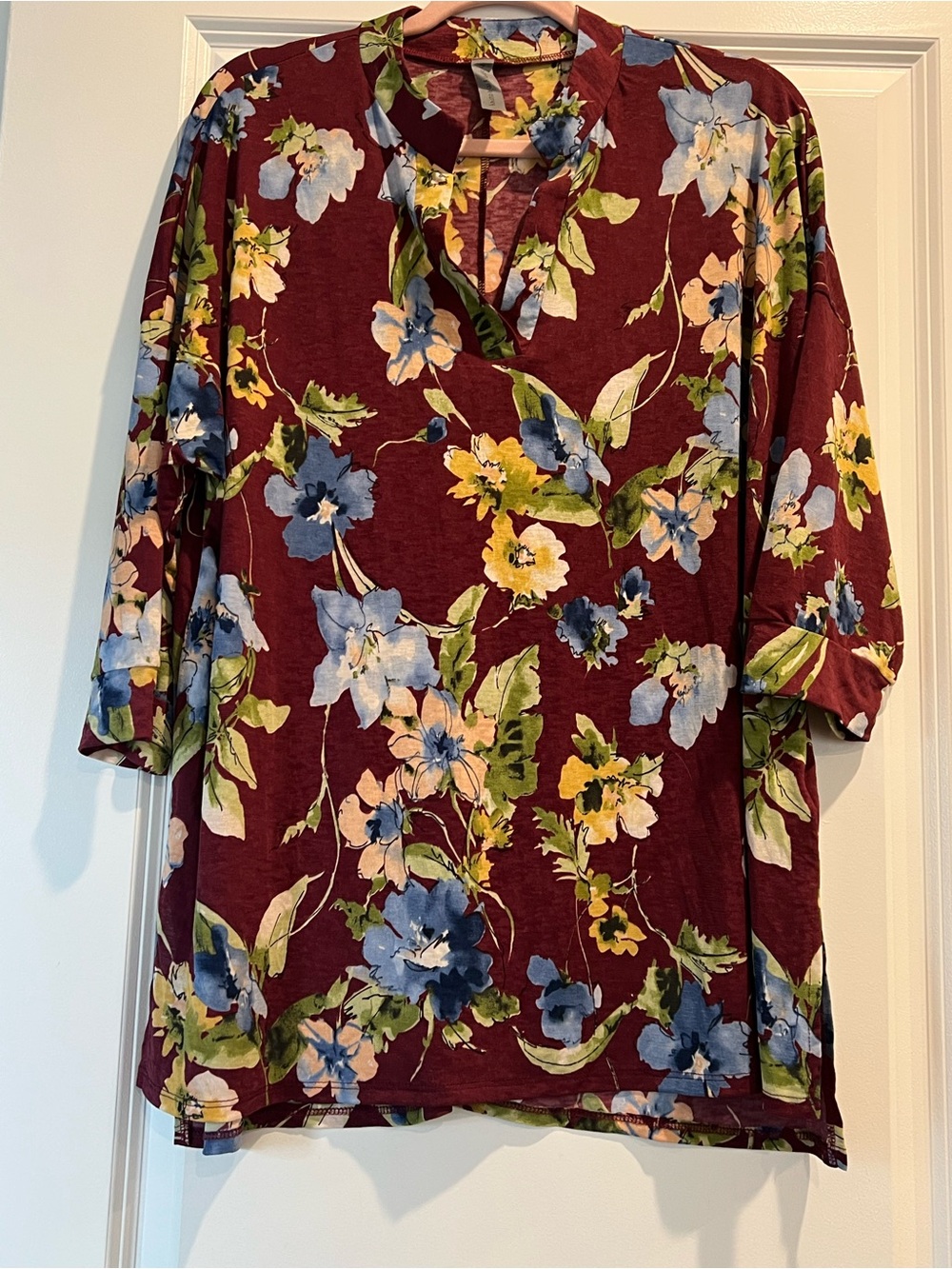 Honeyme Curvy Floral Split-Neck Tunic Top in Burgundy